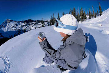 Roxy's Broadway goggle features a frame sized for a woman's facial features. (photo: Roxy)