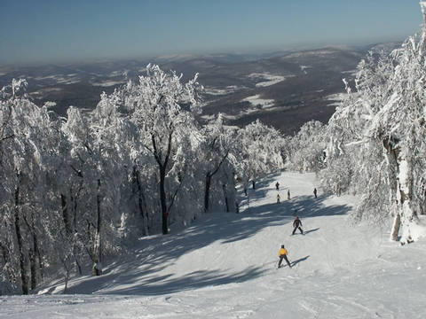 An Agreement in Principle has been reached between developers, government officials and regulatory agencies to build a new $400 million resort adjacent to Belleayre Mountain Ski Center in New York State's Catskill Mountains. As part of the project, slopes and trails of Highmount Ski Center will be integrated into Belleayre's terrain offerings. (photo: Belleayre Ski Center)