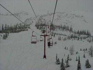 Crowds under Castle's Tamarack Double chair (photo Marc Guido)