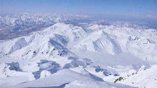 The Kamchatka Peninsula, in the Russian Far East - the country of endless scenery. The view from atop the Avachinsky volcano. (photo: FTO/Sabine Walther)