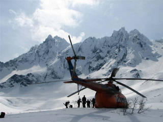 Back at the helicopter in the Aag region. (photo: FTO/Marcus Jacob)