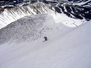 Dropping into the North Snowfields that connect Big Sky and Moonlight Basin ski resorts in Montana. (photo: FTO/Matt Duffy)