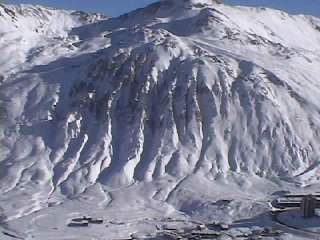 The Tuffs Couloirs above Tignes Val Claret are skiable under the right conditions.