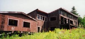 Snow Valley's base lodge in 1999 (photo courtesy: NELSAP) Snow Valley's base lodge in 1999 (photo courtesy: NELSAP)