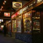 Evening in downtown Banff (photo: FTO/Kevin Gawenus)