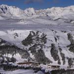 The Wawa slopes rise above the Sunshine Mountain Lodge and Sunshine Village ski area's day lodge. (photo: FTO/Kevin Gawenus)