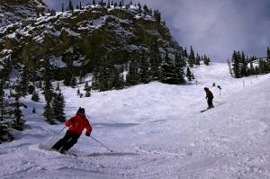 Making turns down Norquay's American Bowl. (photo: FTO/Kevin Gawenus)