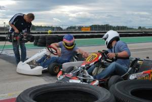 Erik Guay, right, and Jacques Villeneuve get ready to race. (Photo: Daniel Lavallée)