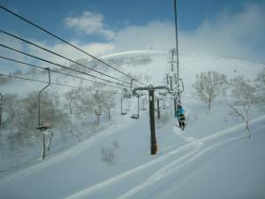 The Wonderland single chair reaches Niseko's summit terrain. (photo: FTO/Tony Crocker)