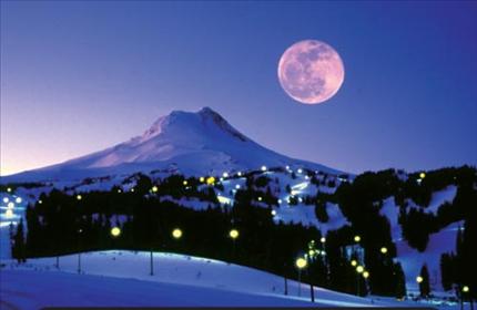 What type of volcano is Mount Hood?