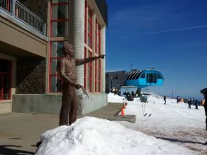 A statue of Bill Healy points toward Mount Bachelor's summit outside of the resort's Pine Marten Lodge (photo: FTO/Marc Guido)