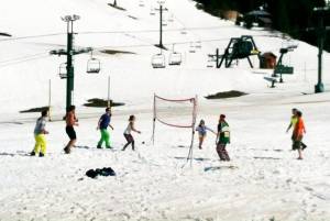 Guests combined spring skiing and riding with volleyball this past weekend at Crystal Mountain. (photo: Crystal Mountain Resort)