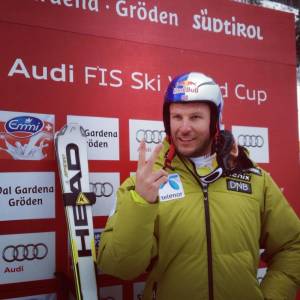 Norway's Aksel Lund Svindal marks V for another victory, this time in Friday's World Cup super G in Val Gardena, Italy. (photo: FIS Alpine)