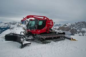 A Kassbohrer Pisten Bully snow groomer (file photo: GOC53)