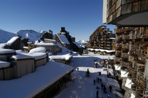 "Avoriaz village" by Leon Wilson - Flickr. Licensed under CC BY 2.0 via Wikimedia Commons)