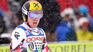 Austria's Marcel Hirscher scores victory in Saturday's World Cup super G in Beaver Creek, Colo. (photo: FIS/Agence Zoom)