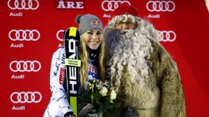 Lindsey Vonn celebrates her fourth World Cup victory in a row on Saturday in Åre, Sweden. (photo: FIS/Agence Zoom)