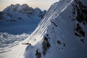 A heli sets down in the Tordrillo mountains in Alaska. (file photo: Red Bull Media House)