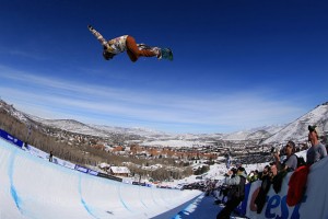 Chloe Kim scored a historic perfect 100 at the 2016 U.S Snowboarding Park City Grand Prix on Saturday. (photo: Getty Images-Tom Pennington)