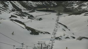 There's still plenty of snow to keep The Remarkables open another week. (webcam image: NZSki)