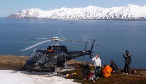 A seaside lunch. (photo: Arctic Heli Skiing)