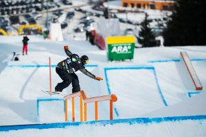 Mons Roisland of Norway goes for the win on Saturday in  Kreischberg, Austria. (photo: Miha Matavz/FIS)