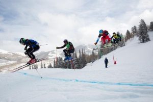 Tyler Wallasch leads his heat on Friday in the U.S. Grand Prix at Solitude Mountain Resort in Utah. (photo: U.S. Snowboarding)