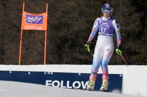 Lindsey Vonn skis down the mountain after crashing out of Saturday’s downhill. (photo: Getty Images/AFP-Tiziana Fabi via USSA)