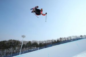 Aaron Blunck qualifies for the finals in the Bokwang halfpipe on Thursday. (photo: Getty Images-Cameron Spencer via USSA)