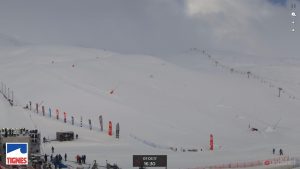 A webcam shot from the Val Claret sector of Tignes on Tuesday afternoon. The Carline run is at left, the Tichot chairlift at right. (photo: Tignes)