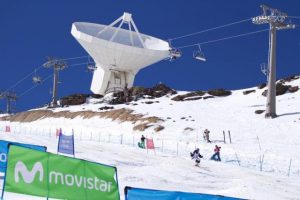 Brad Wilson rips down the Le Visera moguls course during World Championship qualification rounds. (photo: U.S. Ski Team/Greg Heuer)