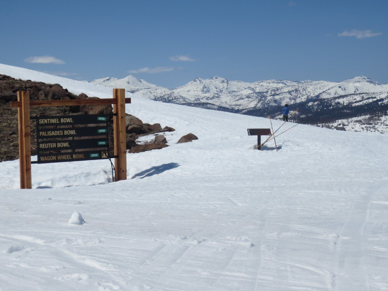 0006TopOfCornice.JPG