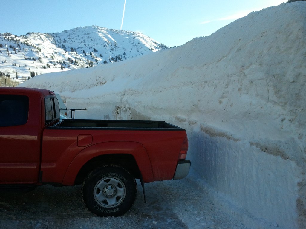 01_alta_snowbank_110123.jpg