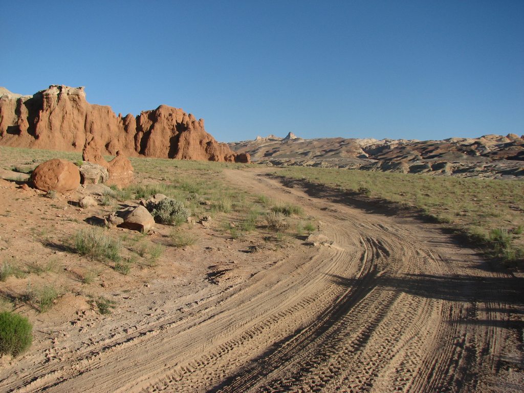 03 dingdang campsite road 110605.jpg