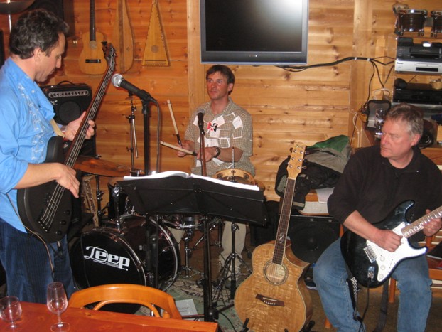 030708_band.jpg
