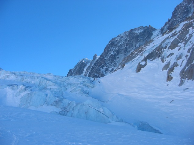 040-montets_icefall_ski3.JPG