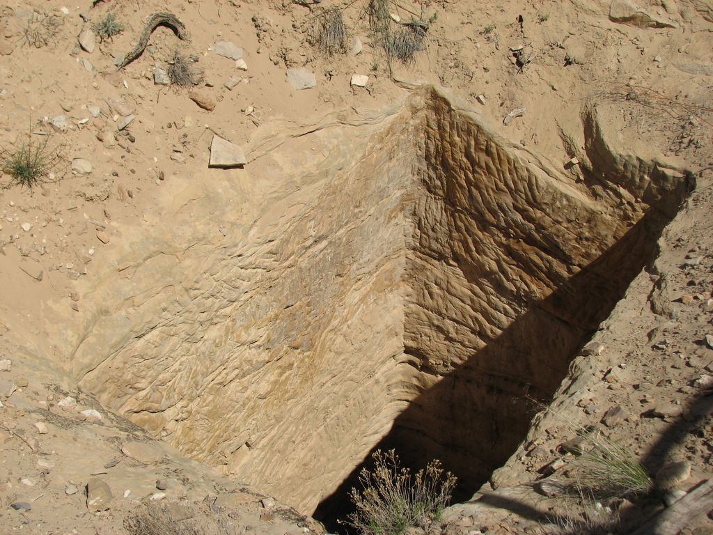 15 san rafael swell - copper globe mine shaft 100531.jpg