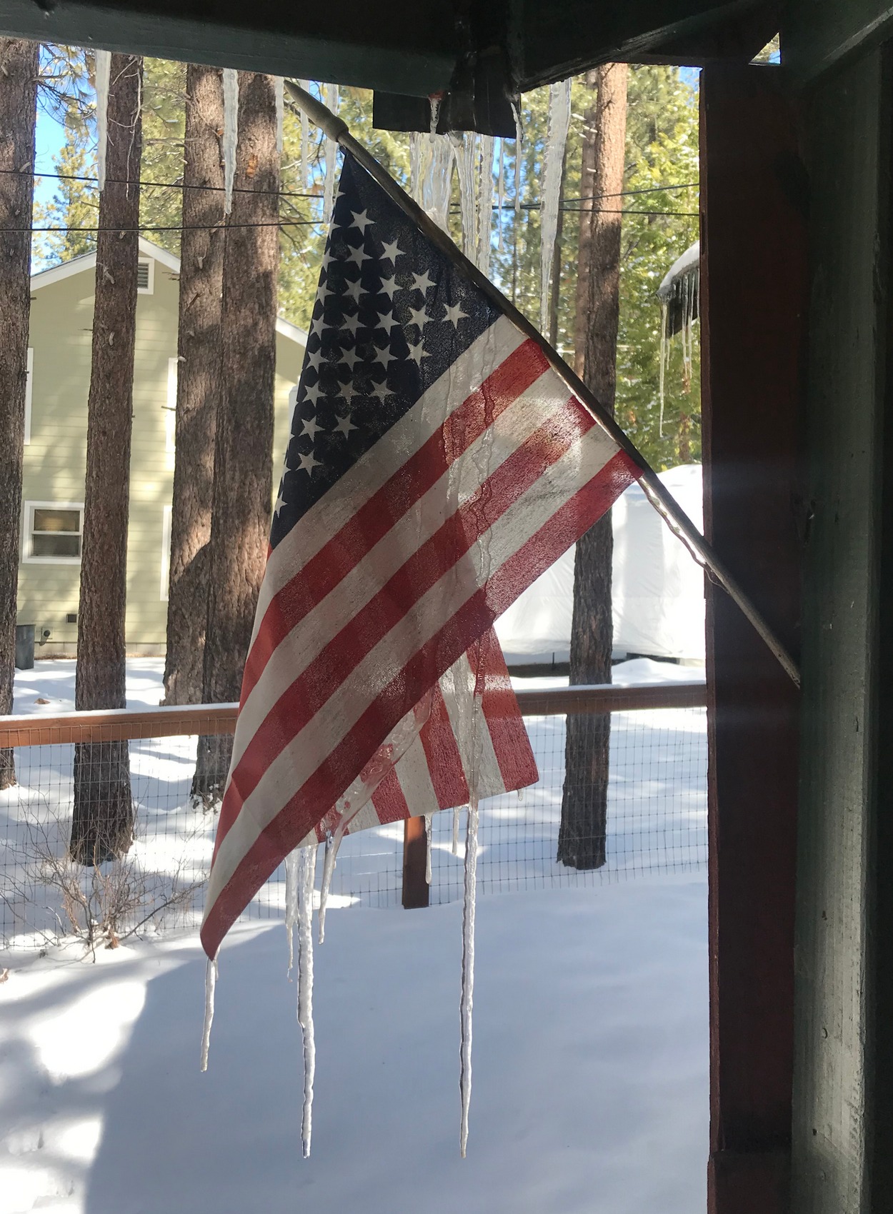 1500IciclesOnFlag.JPG