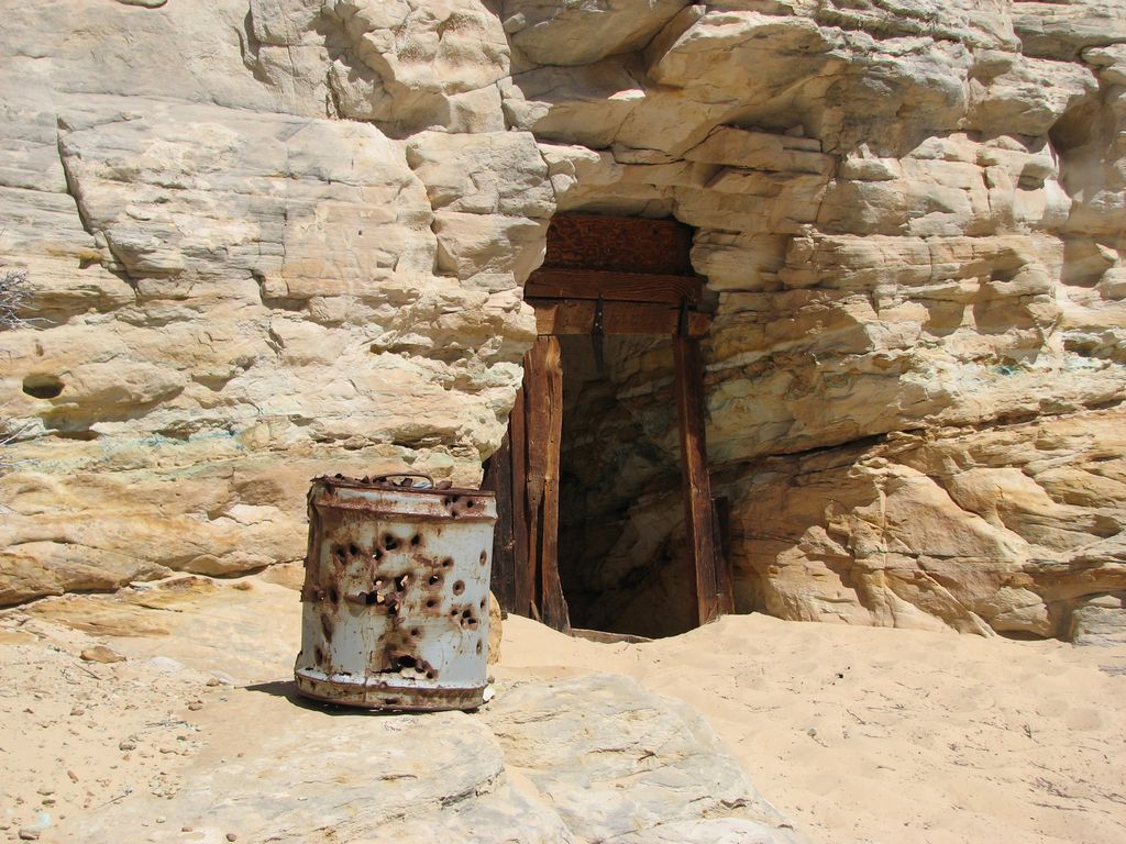 16 san rafael swell - copper globe mine adit 100531.jpg