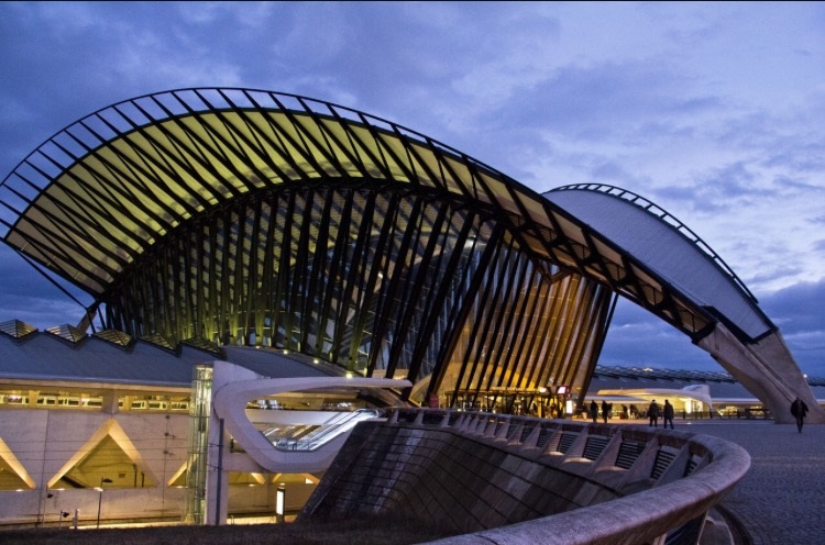 A%C3%A9roport-de-Lyon.jpg