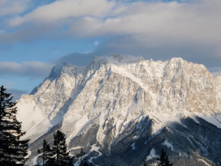 Moonrise over the Zugspitze.jpg