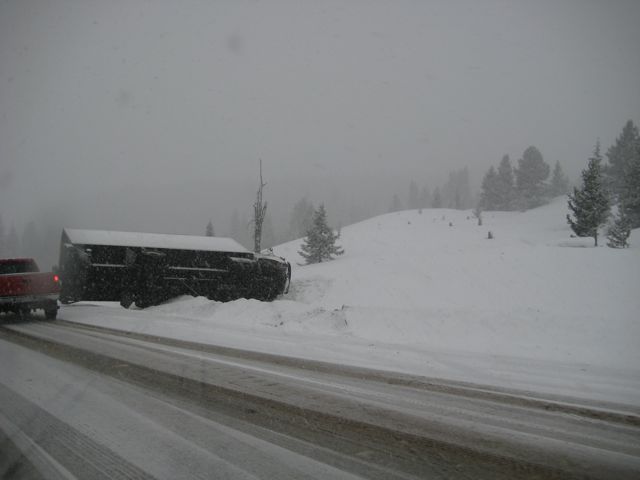 vail pass jackknifed trailor.jpg