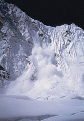 An avalanche heads in the direction of 3 climbers on Mt. Everest