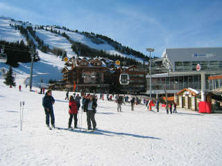 Gondolas depart La Croisette at Courchevel 1850.