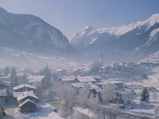 The village of Kaprun, with the Kitzsteinhorn glacier visible beyond (photo courtesy Gletscherbahnen Kaprun AG)