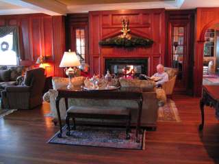 The comfortable, warm living room at Mirror Lake Inn.  (photo: First Tracks!! Online/Marc Guido)