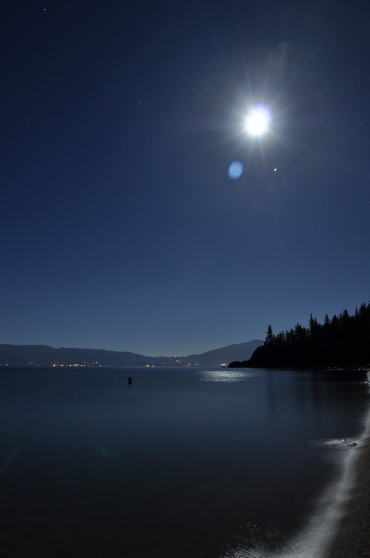 Lake Tahoe (photo © Justin Smith / Wikimedia Commons, CC-By-SA-3.0)
