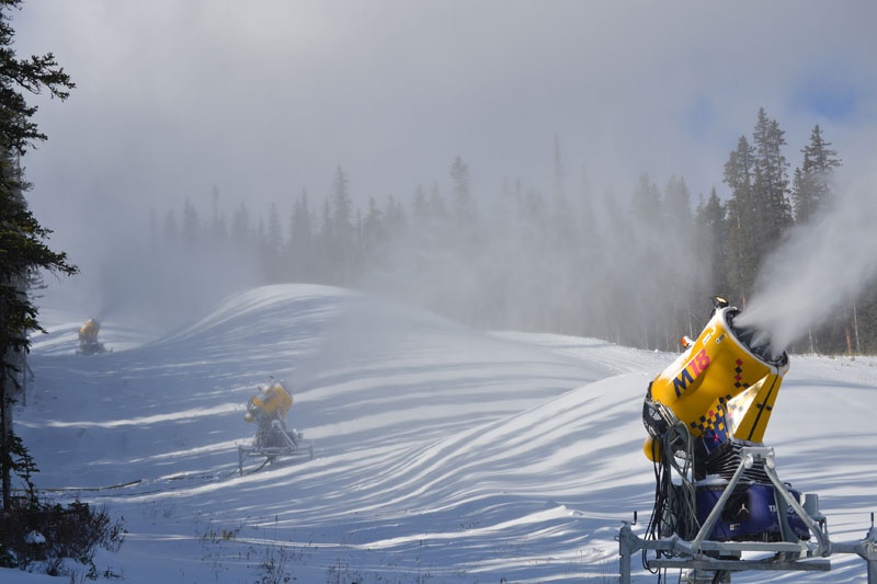 Snowmaking efforts at Nakiska continued yesterday in advance of Saturday's scheduled ski season debut. (photo: RCR)