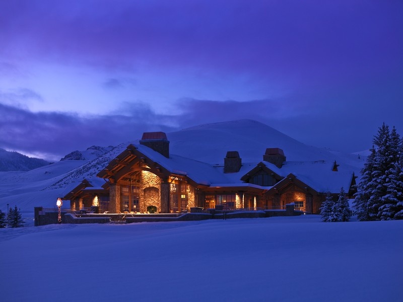 Snowfall Down, But Bookings Up at Western Ski Resorts