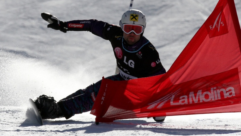 Austrian snowboarder Andreas Prommegger cruises to victory in Saturday's World Cup Parallel Giant Slalom in La Molina, Spain. (photo: FIS/Oliver Kraus)